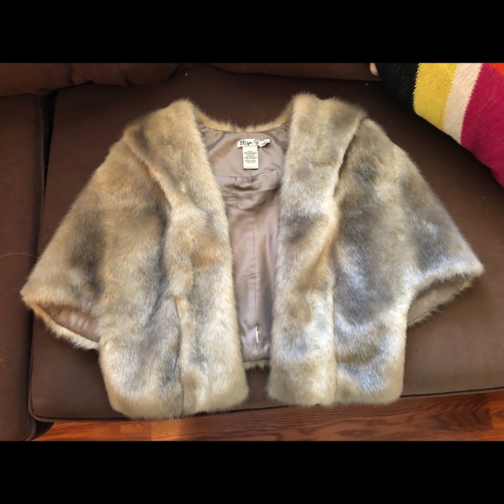 Fake-Fur Gray Cape